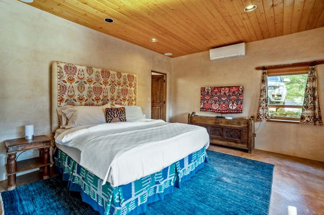 1564 Cerro Gordo Road, Santa Fe, NM 87501