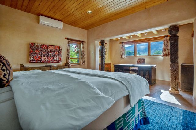 1564 Cerro Gordo Road, Santa Fe, NM 87501