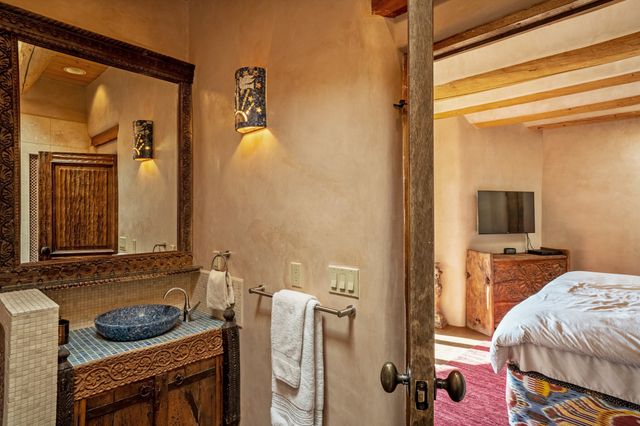 1564 Cerro Gordo Road, Santa Fe, NM 87501