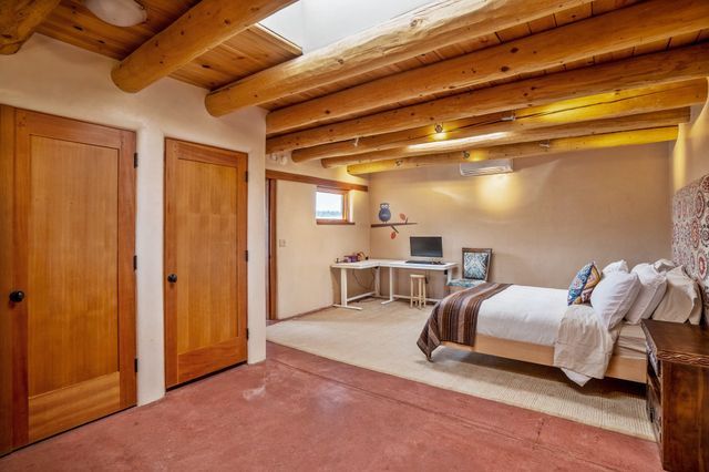 1564 Cerro Gordo Road, Santa Fe, NM 87501