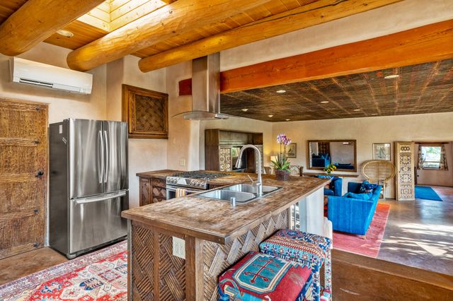 1564 Cerro Gordo Road, Santa Fe, NM 87501