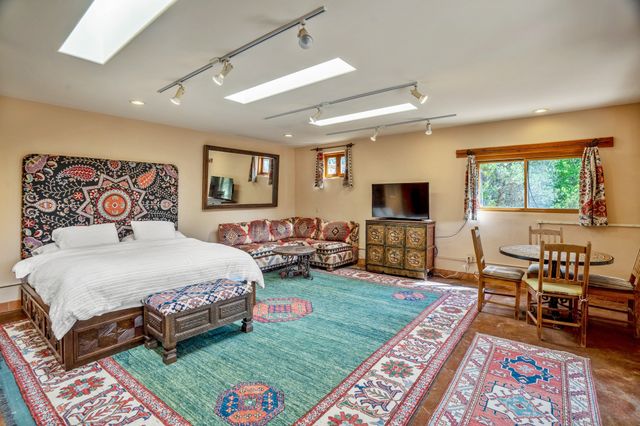 1564 Cerro Gordo Road, Santa Fe, NM 87501