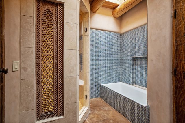 1564 Cerro Gordo Road, Santa Fe, NM 87501