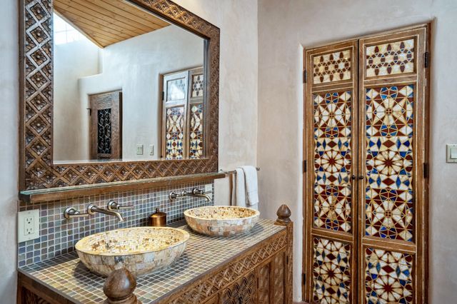 1564 Cerro Gordo Road, Santa Fe, NM 87501