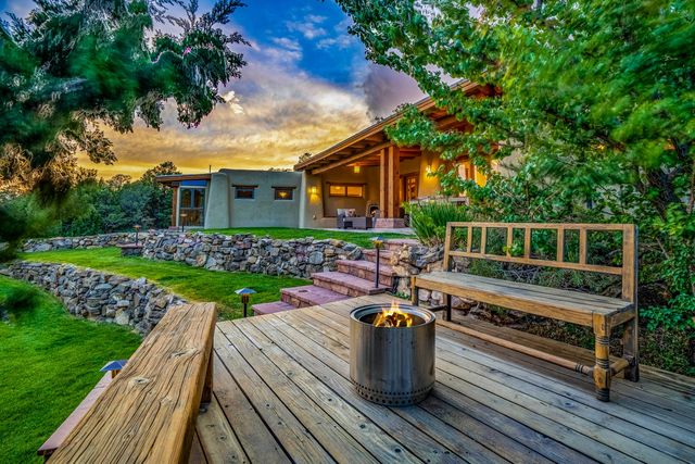 1564 Cerro Gordo Road, Santa Fe, NM 87501