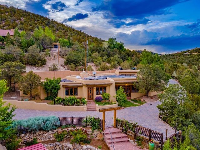 1564 Cerro Gordo Road, Santa Fe, NM 87501