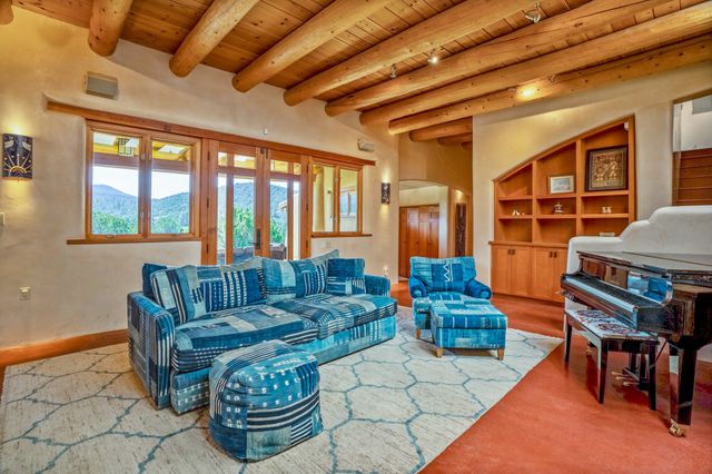 1564 Cerro Gordo Road, Santa Fe, NM 87501