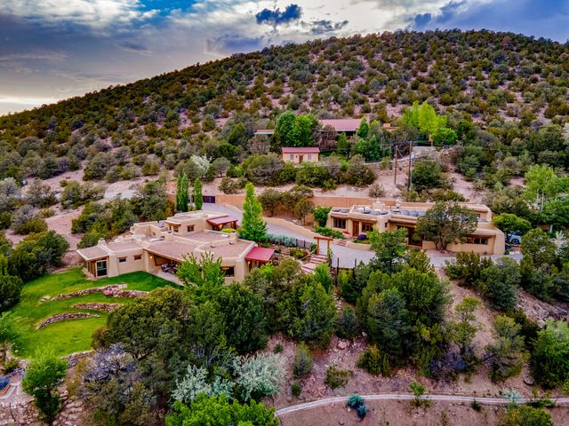 1564 Cerro Gordo Road, Santa Fe, NM 87501