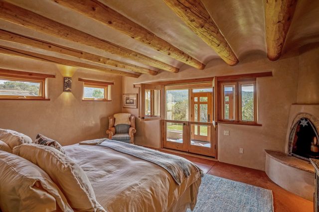 1564 Cerro Gordo Road, Santa Fe, NM 87501