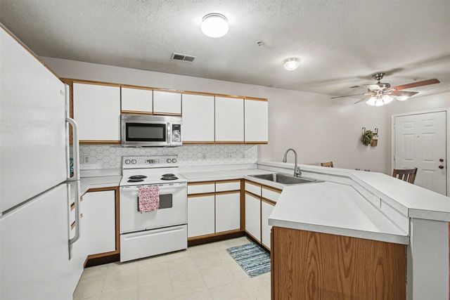 5869 Crosswinds Drive 11, Norton Shores, MI 49444