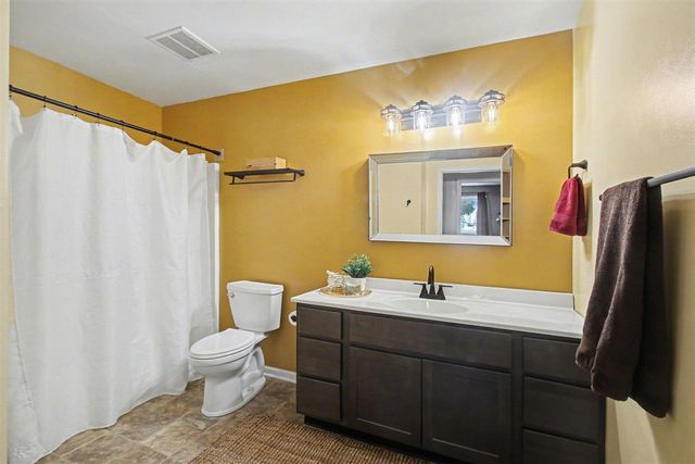 5869 Crosswinds Drive 11, Norton Shores, MI 49444