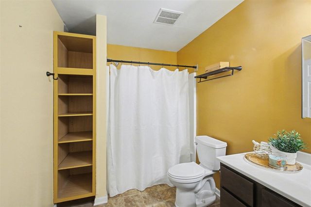 5869 Crosswinds Drive 11, Norton Shores, MI 49444