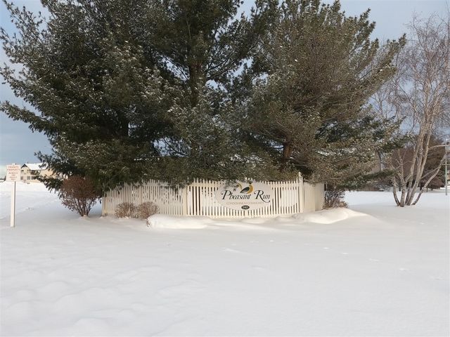 5869 Crosswinds Drive 11, Norton Shores, MI 49444