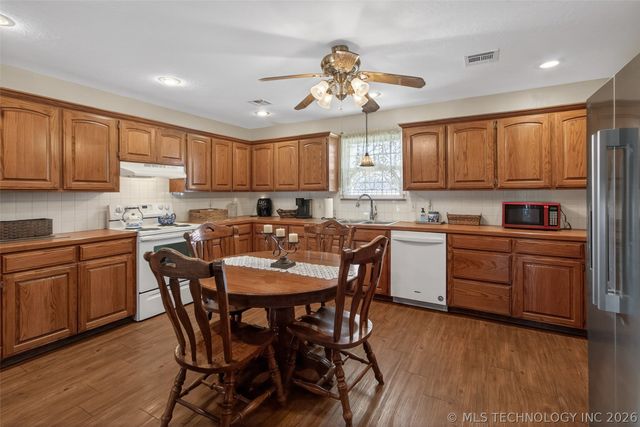 6562 E 570 Road, Locust Grove, OK 74352