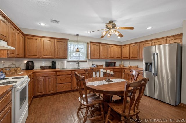 6562 E 570 Road, Locust Grove, OK 74352