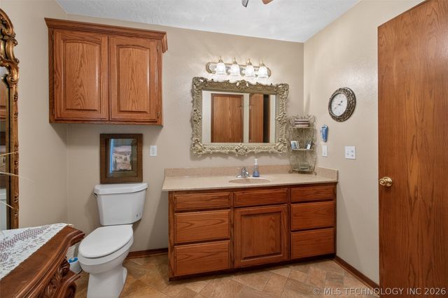 6562 E 570 Road, Locust Grove, OK 74352