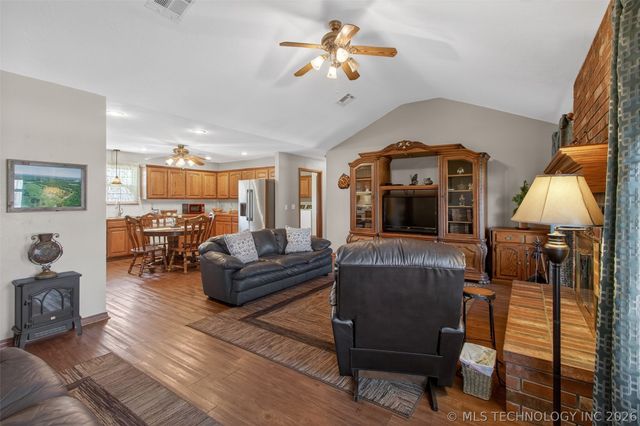 6562 E 570 Road, Locust Grove, OK 74352