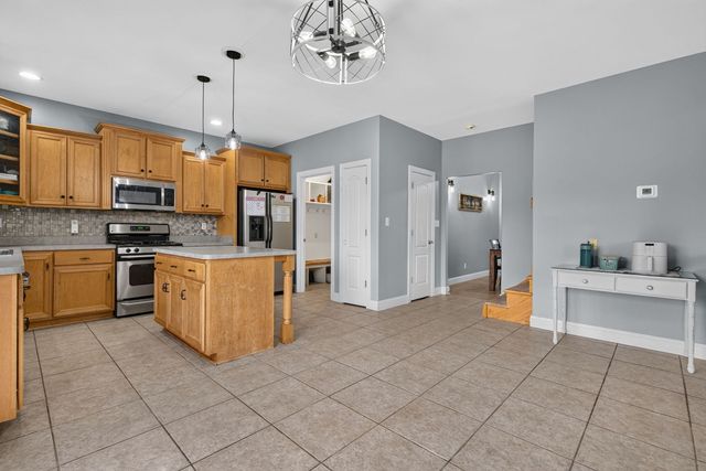 2165 Farmstone Drive, Diamond, IL 60416