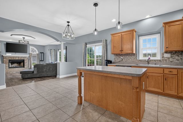 2165 Farmstone Drive, Diamond, IL 60416