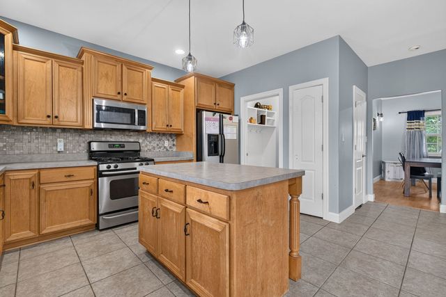 2165 Farmstone Drive, Diamond, IL 60416