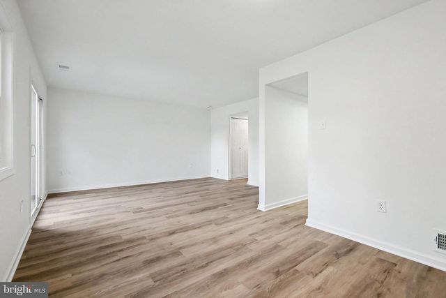 112 RICHLAND CIR, Sterling, VA 20164