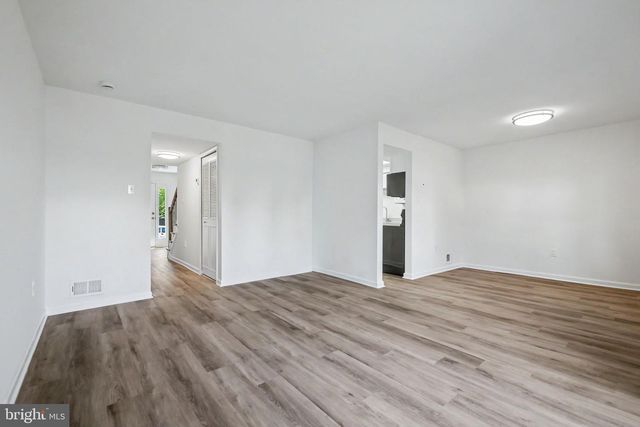 112 RICHLAND CIR, Sterling, VA 20164