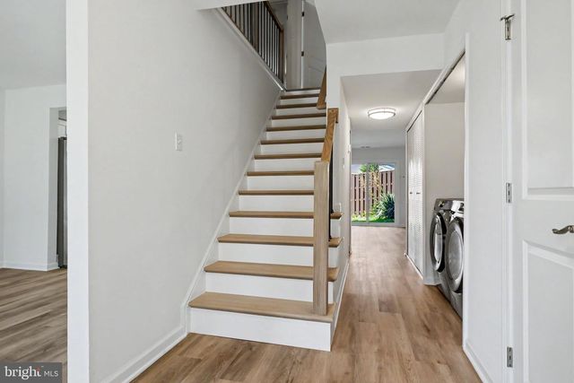 112 RICHLAND CIR, Sterling, VA 20164