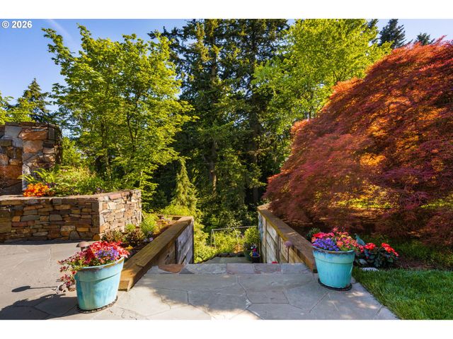 6464 Sw PARKHILL Dr, Portland, OR 97239