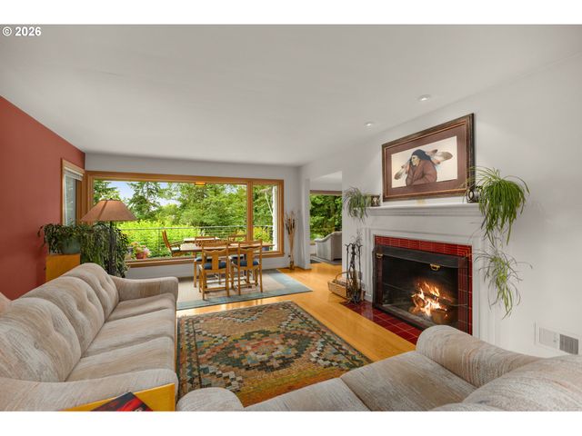 6464 Sw PARKHILL Dr, Portland, OR 97239