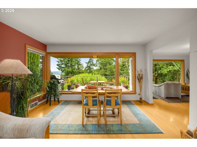 6464 Sw PARKHILL Dr, Portland, OR 97239