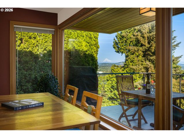 6464 Sw PARKHILL Dr, Portland, OR 97239