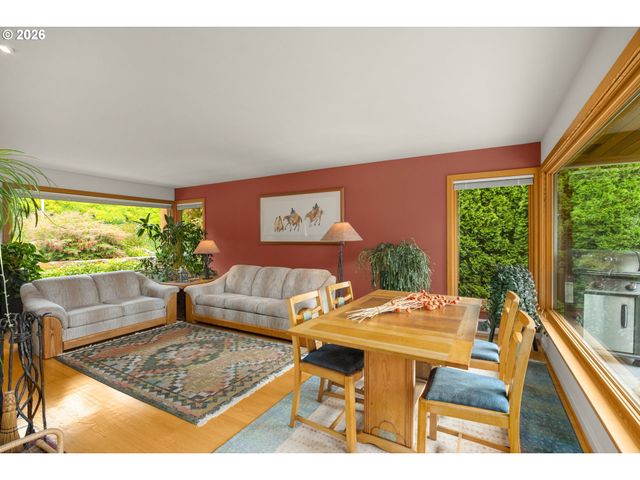 6464 Sw PARKHILL Dr, Portland, OR 97239