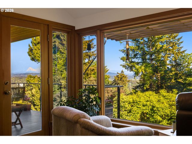 6464 Sw PARKHILL Dr, Portland, OR 97239