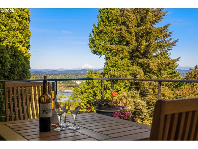 6464 Sw PARKHILL Dr, Portland, OR 97239
