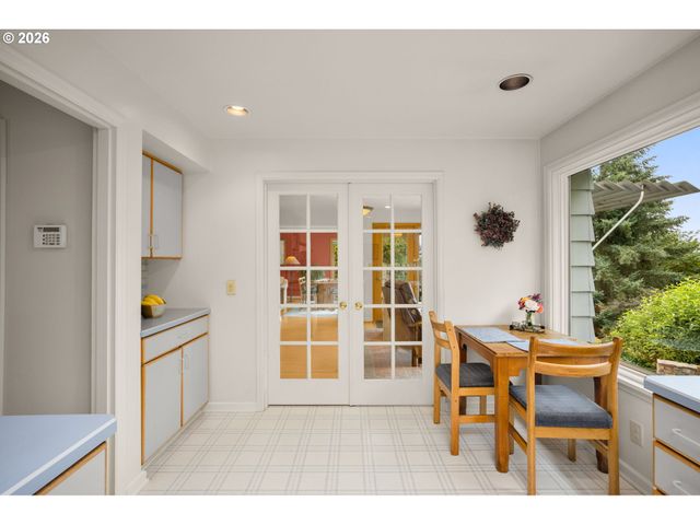 6464 Sw PARKHILL Dr, Portland, OR 97239