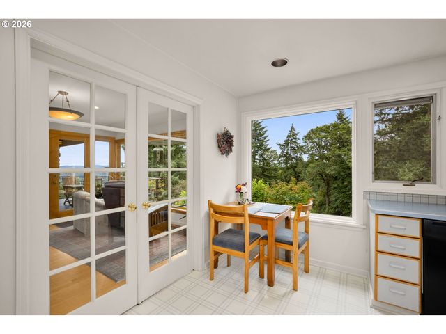 6464 Sw PARKHILL Dr, Portland, OR 97239