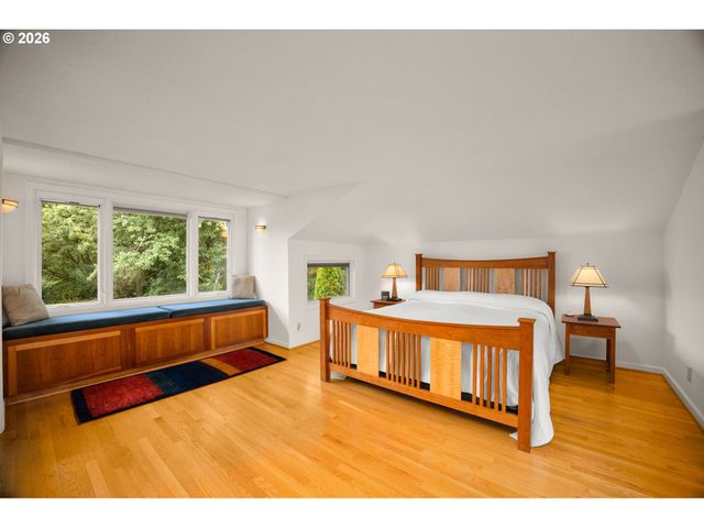 6464 Sw PARKHILL Dr, Portland, OR 97239