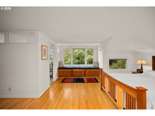 6464 Sw PARKHILL Dr, Portland, OR 97239