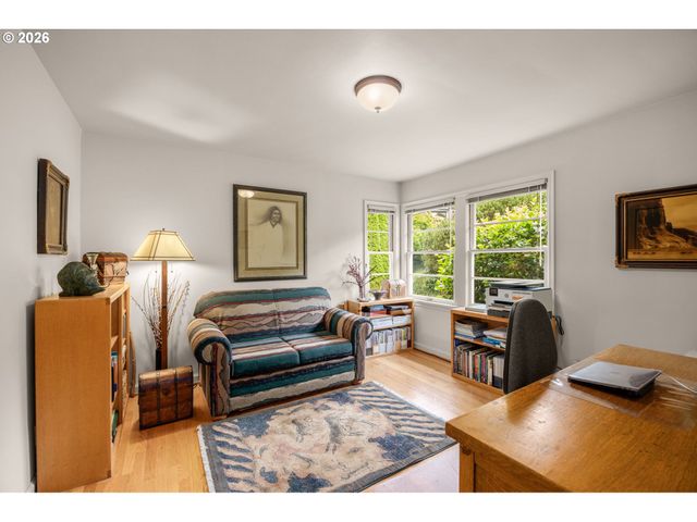 6464 Sw PARKHILL Dr, Portland, OR 97239