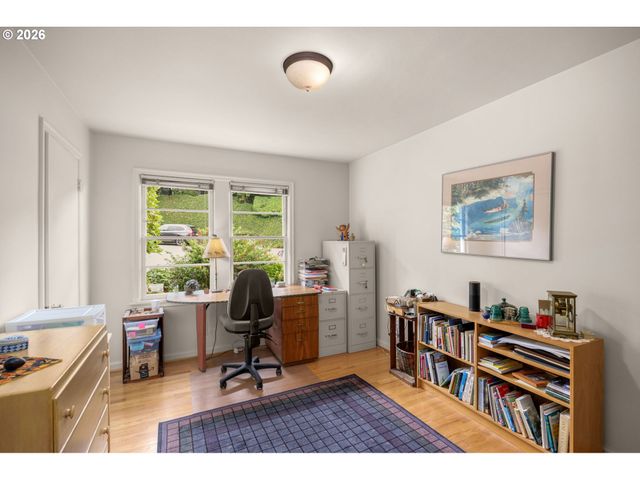 6464 Sw PARKHILL Dr, Portland, OR 97239