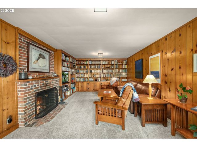 6464 Sw PARKHILL Dr, Portland, OR 97239