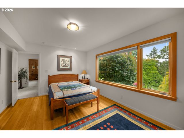 6464 Sw PARKHILL Dr, Portland, OR 97239