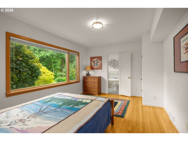 6464 Sw PARKHILL Dr, Portland, OR 97239