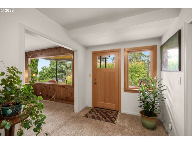 6464 Sw PARKHILL Dr, Portland, OR 97239