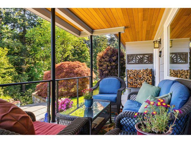 6464 Sw PARKHILL Dr, Portland, OR 97239