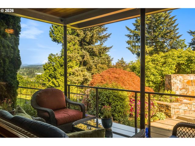 6464 Sw PARKHILL Dr, Portland, OR 97239