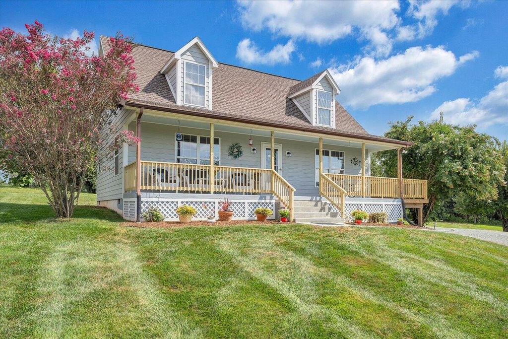 155 Mallard Cove RD, Moneta, VA 24121