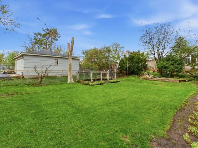 7663 Walnut Avenue, Woodridge, IL 60517