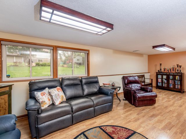 1466 Laurel Avenue, Saint Paul Park, MN 55071