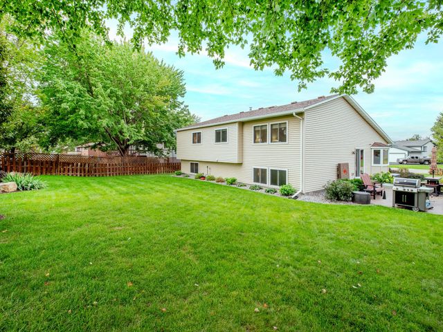 1466 Laurel Avenue, Saint Paul Park, MN 55071